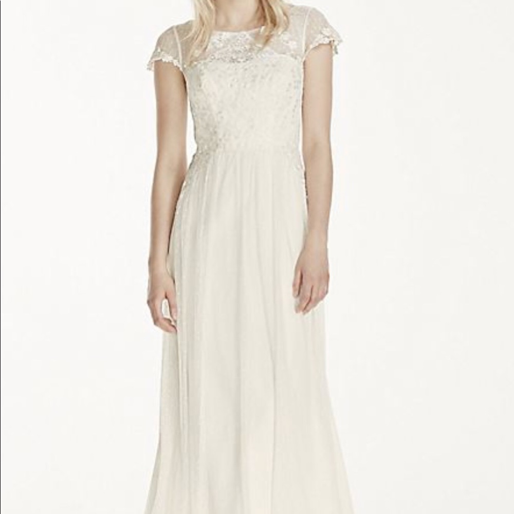NWT! David’s Bridal sheath tulle wedding gown